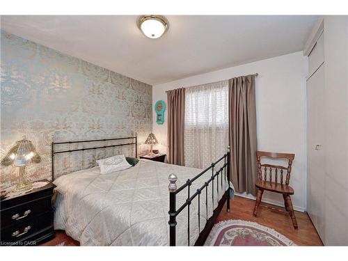 132 Forest Hill Drive, Kitchener, ON - Indoor Photo Showing Bedroom