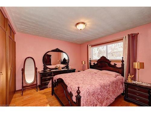 132 Forest Hill Drive, Kitchener, ON - Indoor Photo Showing Bedroom