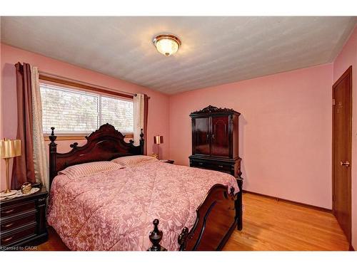 132 Forest Hill Drive, Kitchener, ON - Indoor Photo Showing Bedroom