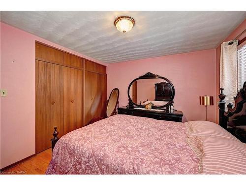 132 Forest Hill Drive, Kitchener, ON - Indoor Photo Showing Bedroom