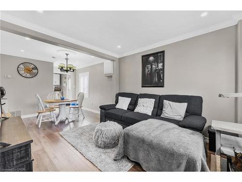 410 Cope Street, Hamilton, ON - Indoor Photo Showing Living Room