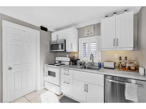 410 Cope Street, Hamilton, ON - Indoor Photo Showing Kitchen