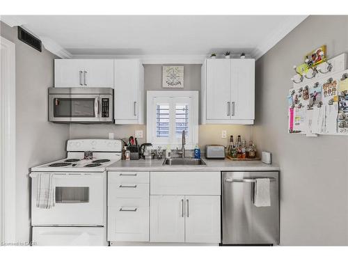 410 Cope Street, Hamilton, ON - Indoor Photo Showing Kitchen