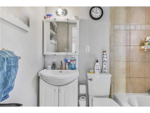 410 Cope Street, Hamilton, ON - Indoor Photo Showing Bathroom
