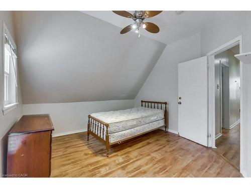 802 Waterloo Street, London, ON - Indoor Photo Showing Bedroom