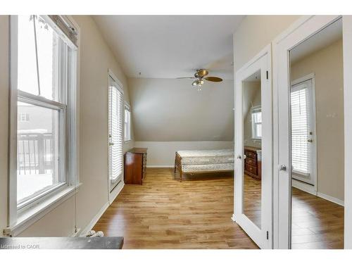 802 Waterloo Street, London, ON - Indoor Photo Showing Other Room