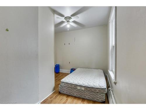 802 Waterloo Street, London, ON - Indoor Photo Showing Bedroom