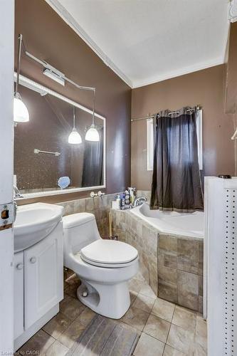 802 Waterloo Street, London, ON - Indoor Photo Showing Bathroom