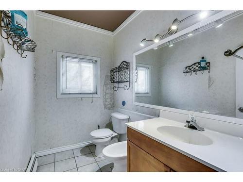 802 Waterloo Street, London, ON - Indoor Photo Showing Bathroom