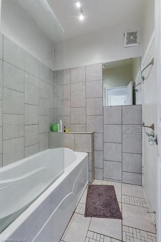 802 Waterloo Street, London, ON - Indoor Photo Showing Bathroom