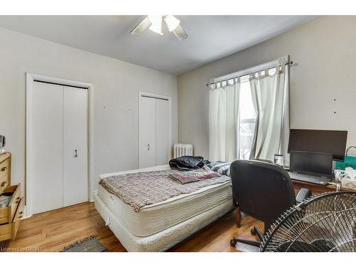 802 Waterloo Street, London, ON - Indoor Photo Showing Bedroom