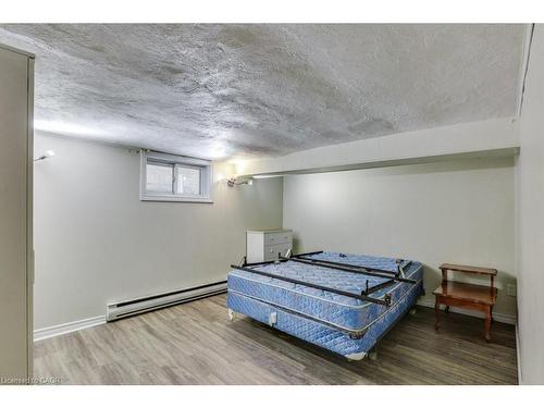 802 Waterloo Street, London, ON - Indoor Photo Showing Bedroom