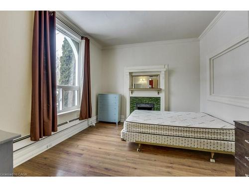 802 Waterloo Street, London, ON - Indoor Photo Showing Bedroom