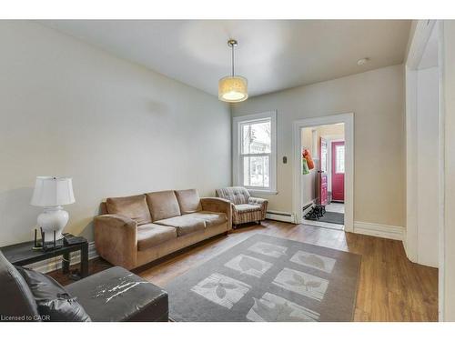 802 Waterloo Street, London, ON - Indoor Photo Showing Living Room