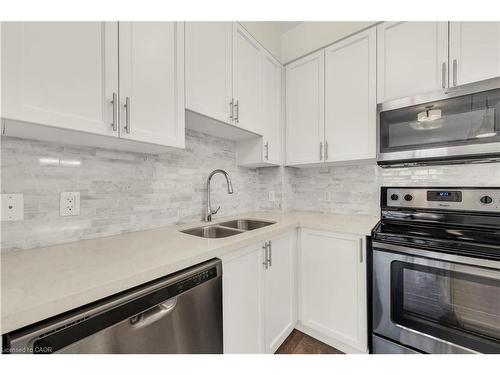 520-2486 Old Bronte Road, Oakville, ON - Indoor Photo Showing Kitchen With Stainless Steel Kitchen With Double Sink With Upgraded Kitchen