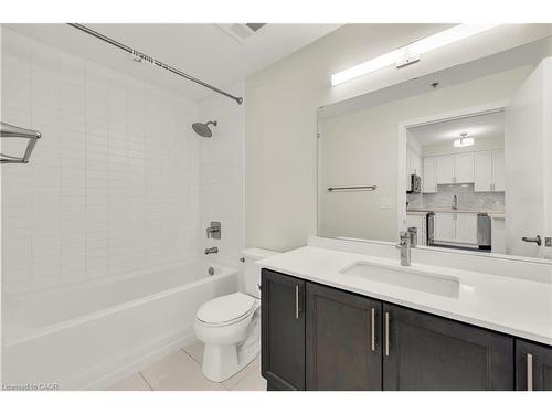 520-2486 Old Bronte Road, Oakville, ON - Indoor Photo Showing Bathroom