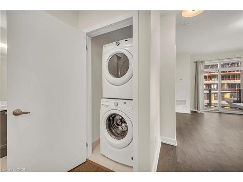 520-2486 Old Bronte Road, Oakville, ON - Indoor Photo Showing Laundry Room