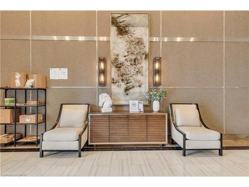 520-2486 Old Bronte Road, Oakville, ON - Indoor