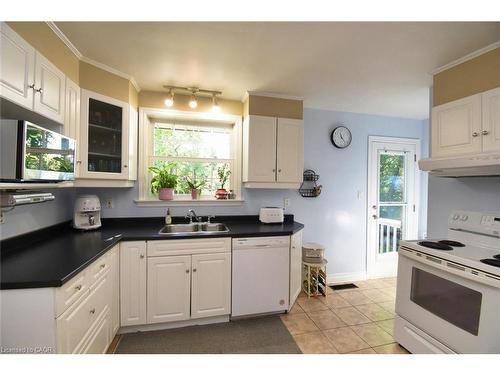 992 Baldwin Road, Mississauga, ON - Indoor Photo Showing Kitchen With Double Sink
