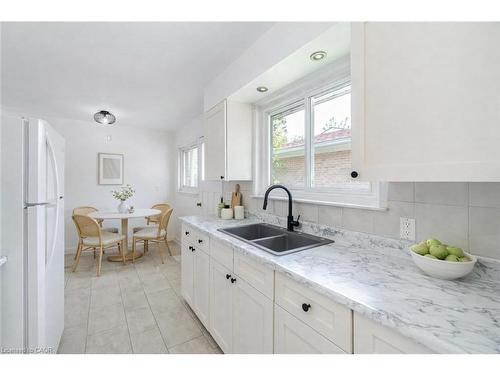 1093 Parthia Crescent, Mississauga, ON - Indoor Photo Showing Kitchen With Double Sink