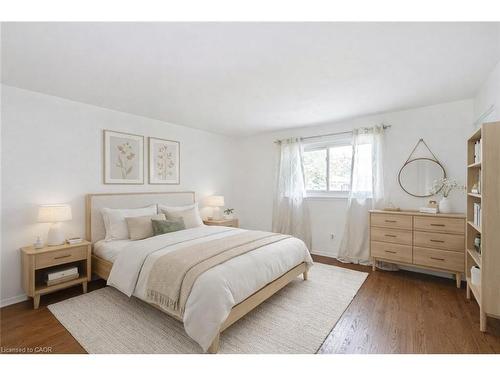 1093 Parthia Crescent, Mississauga, ON - Indoor Photo Showing Bedroom