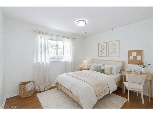 1093 Parthia Crescent, Mississauga, ON - Indoor Photo Showing Bedroom