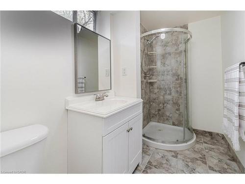 1093 Parthia Crescent, Mississauga, ON - Indoor Photo Showing Bathroom