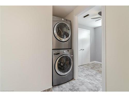 1093 Parthia Crescent, Mississauga, ON - Indoor Photo Showing Laundry Room