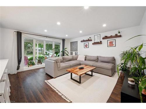 357 Grangewood Drive, Waterloo, ON - Indoor Photo Showing Living Room