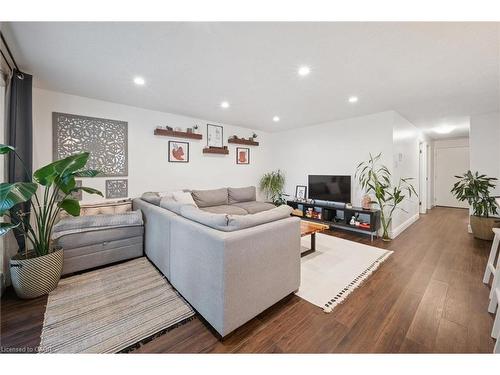 357 Grangewood Drive, Waterloo, ON - Indoor Photo Showing Living Room