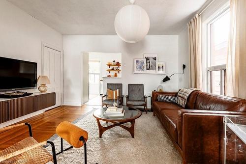114 Chestnut Avenue, Hamilton, ON - Indoor Photo Showing Living Room