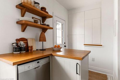 114 Chestnut Avenue, Hamilton, ON - Indoor Photo Showing Kitchen