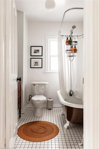 114 Chestnut Avenue, Hamilton, ON - Indoor Photo Showing Bathroom