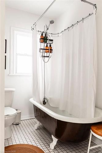 114 Chestnut Avenue, Hamilton, ON - Indoor Photo Showing Bathroom