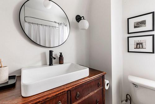 114 Chestnut Avenue, Hamilton, ON - Indoor Photo Showing Bathroom