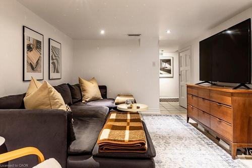 114 Chestnut Avenue, Hamilton, ON - Indoor Photo Showing Living Room