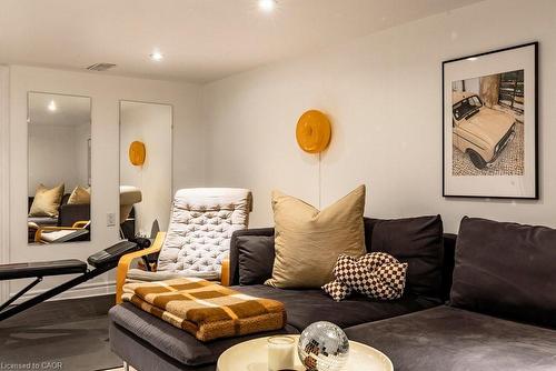 114 Chestnut Avenue, Hamilton, ON - Indoor Photo Showing Living Room