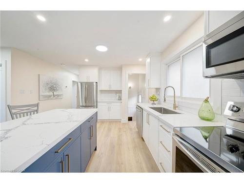 72 West 25Th Street, Hamilton, ON - Indoor Photo Showing Kitchen With Upgraded Kitchen