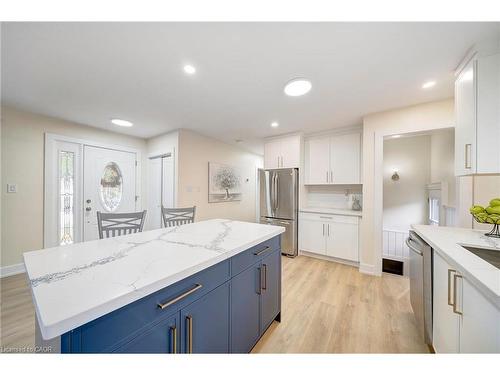 72 West 25Th Street, Hamilton, ON - Indoor Photo Showing Kitchen With Upgraded Kitchen
