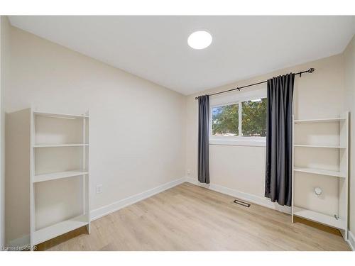 72 West 25Th Street, Hamilton, ON - Indoor Photo Showing Other Room