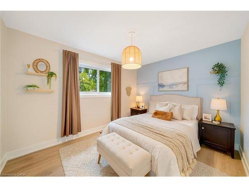 72 West 25Th Street, Hamilton, ON - Indoor Photo Showing Bedroom