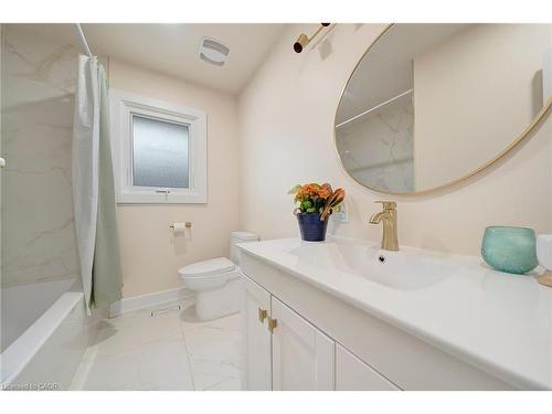 72 West 25Th Street, Hamilton, ON - Indoor Photo Showing Bathroom