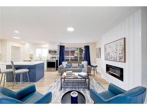 72 West 25Th Street, Hamilton, ON - Indoor Photo Showing Living Room With Fireplace
