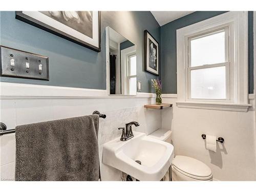 131 Adeline Avenue, Hamilton, ON - Indoor Photo Showing Bathroom