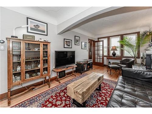 131 Adeline Avenue, Hamilton, ON - Indoor Photo Showing Living Room