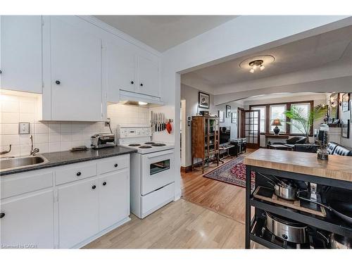 131 Adeline Avenue, Hamilton, ON - Indoor Photo Showing Kitchen