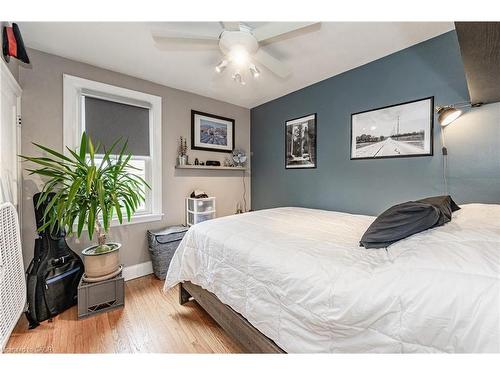 131 Adeline Avenue, Hamilton, ON - Indoor Photo Showing Bedroom
