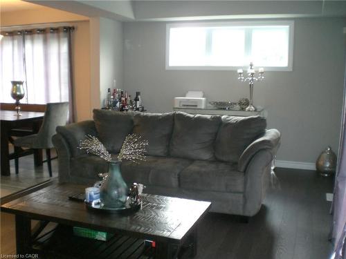 7-625 Blackbridge Road, Cambridge, ON - Indoor Photo Showing Living Room