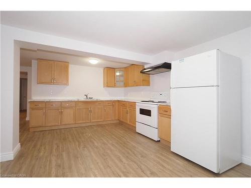 129 Hazelglen Drive, Kitchener, ON - Indoor Photo Showing Kitchen