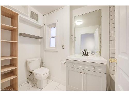 155 Wellington Street N, Kitchener, ON - Indoor Photo Showing Bathroom